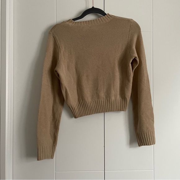 3/$45 H&M Crewneck Sweater - Picture 2 of 2